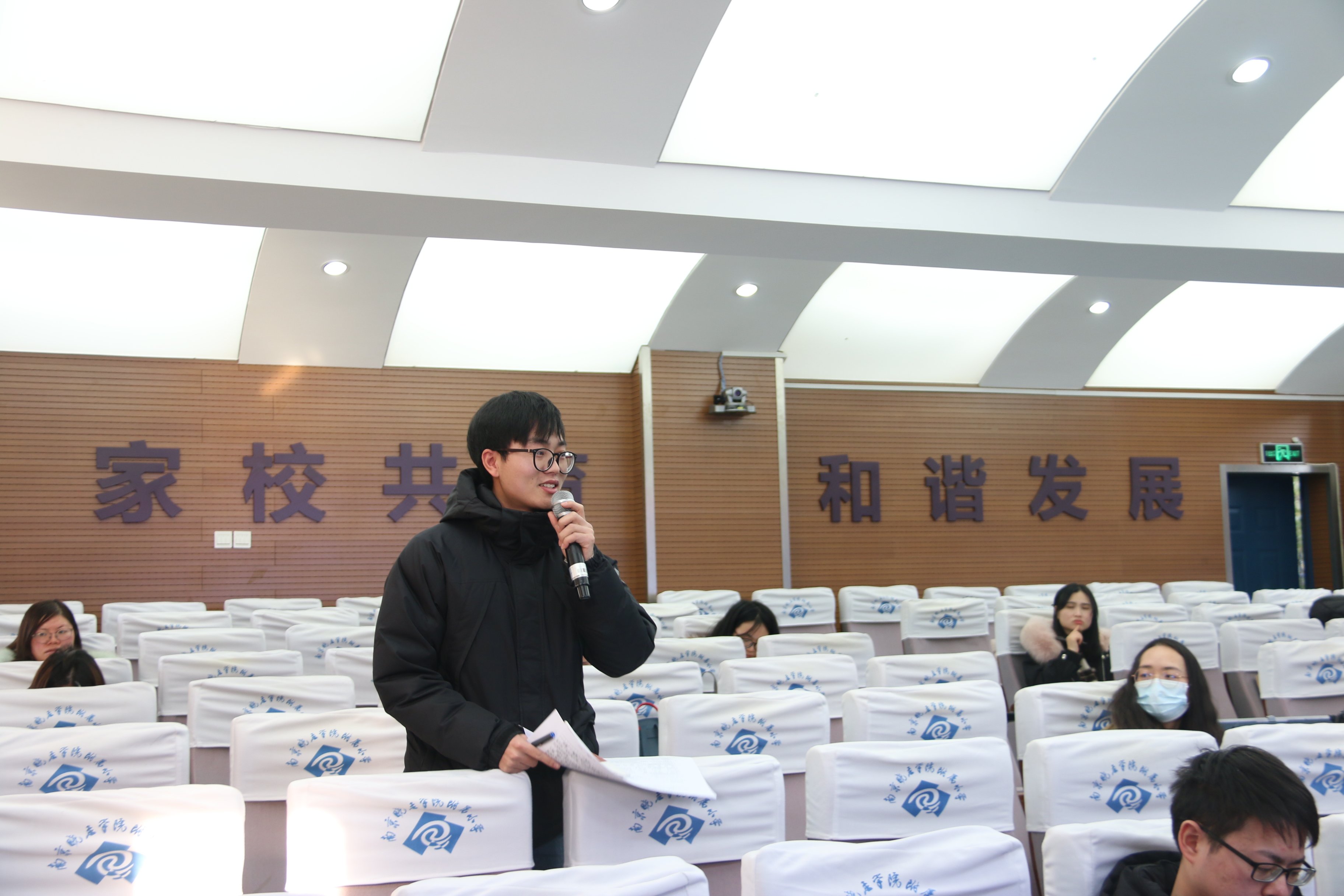 20210111六年级期末复习专题研讨活动在我校成功举行_html_42e8837f.jpg