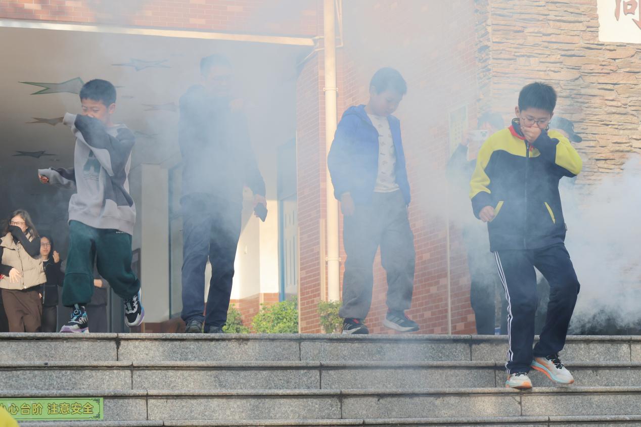 消防演练11.25_html_69a91bc5.jpg