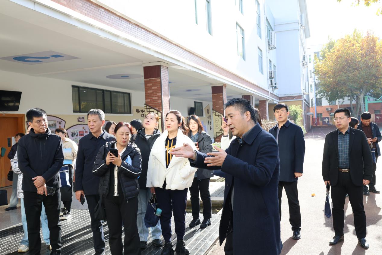 2025.11.27两地教育同仁来访 共话育人初心_html_m55b9fb6c.jpg