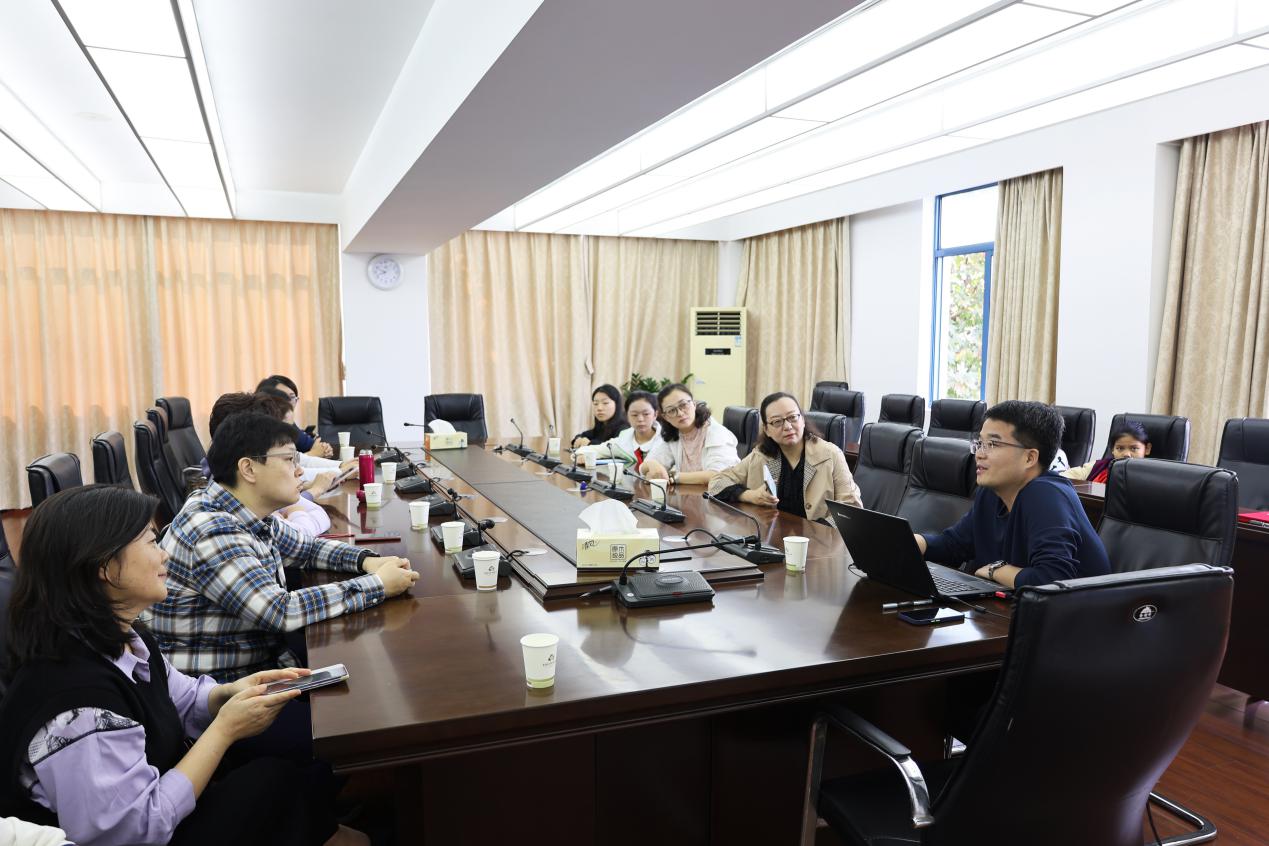 中陶会“生活&middot;实践”教育专委会代表团到我校参访交流_html_m53d2b55.jpg