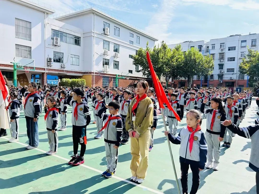 10.22争做新时代好队员_html_m2b60f629.jpg