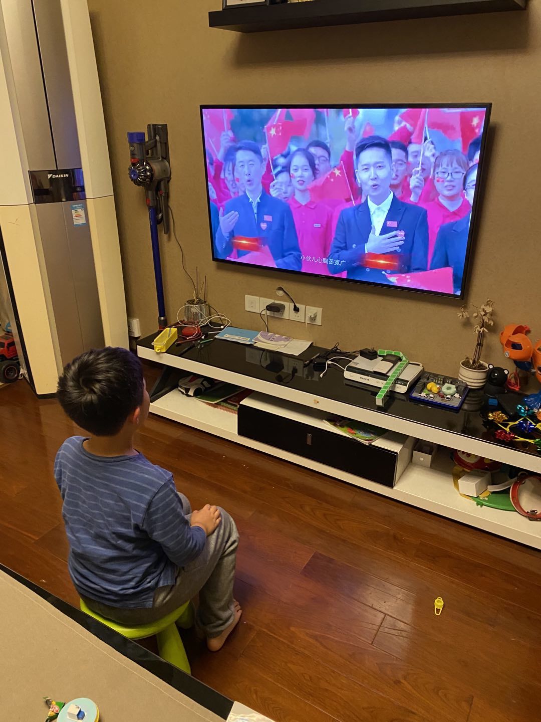 一4班10月新闻稿_html_m1c7af6b1.jpg