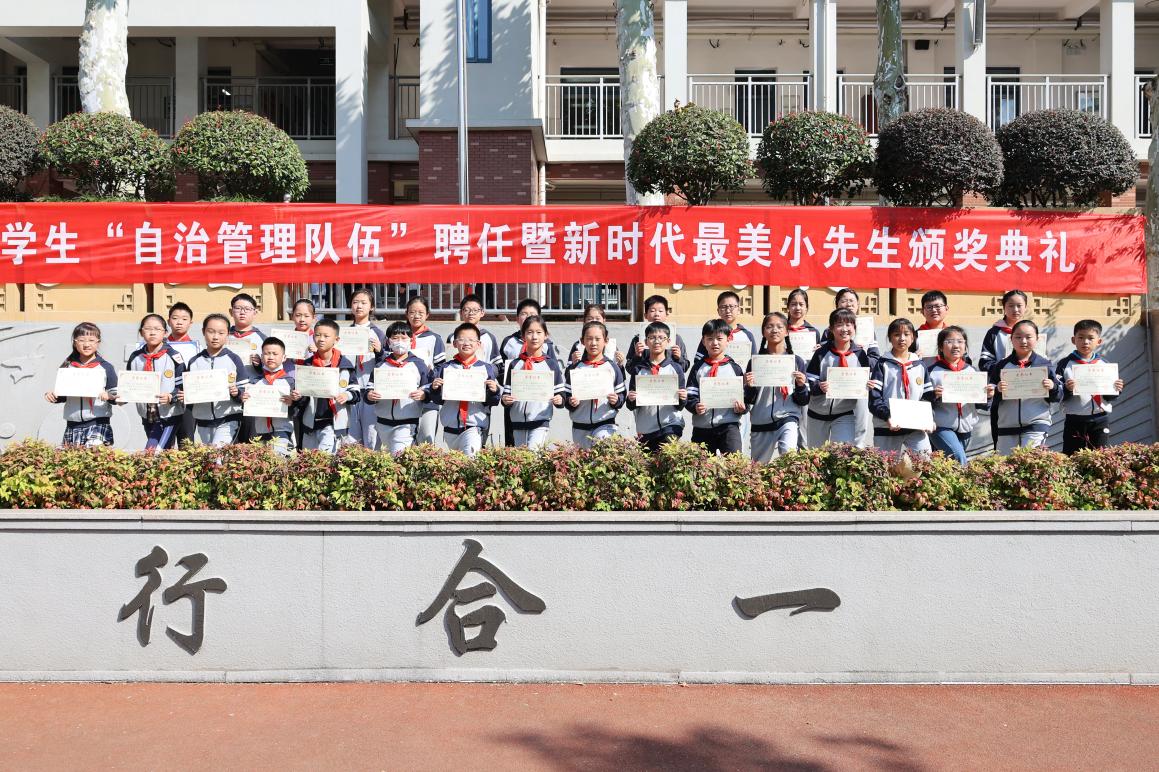 1023集体晨会_html_m7661c681.jpg