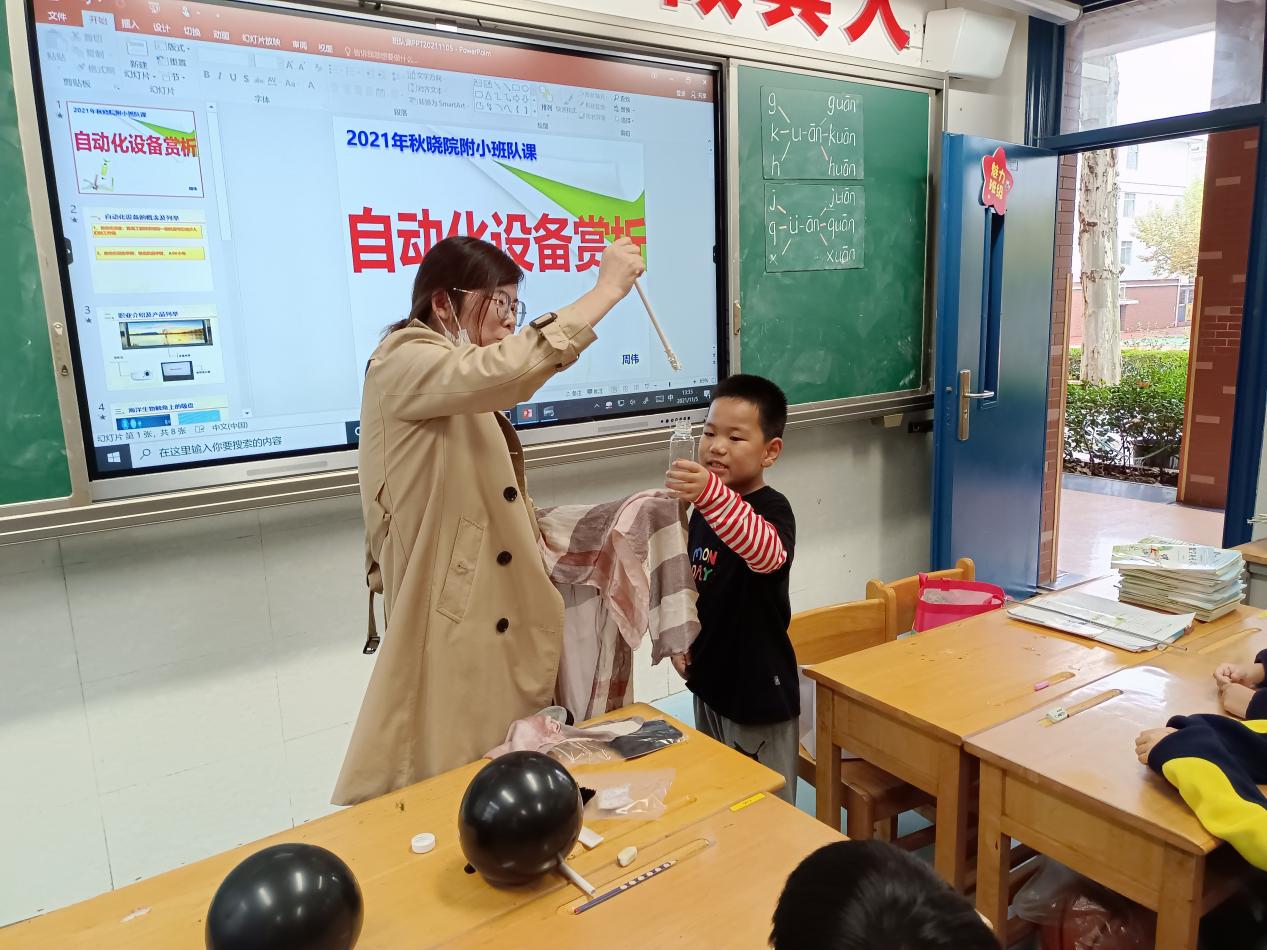 一4班11月新闻稿  王东娟_html_1cbaf881.jpg