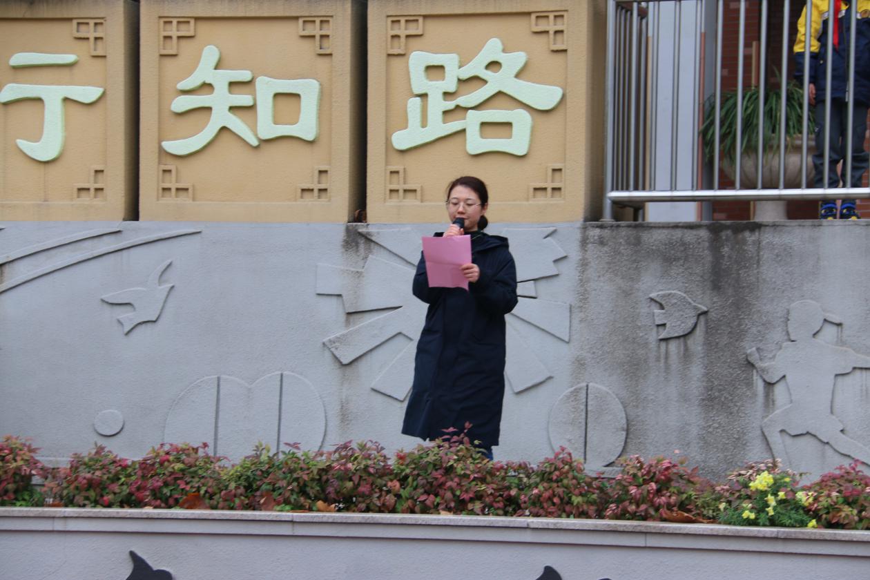 国旗下讲话_html_m201eb01d.jpg
