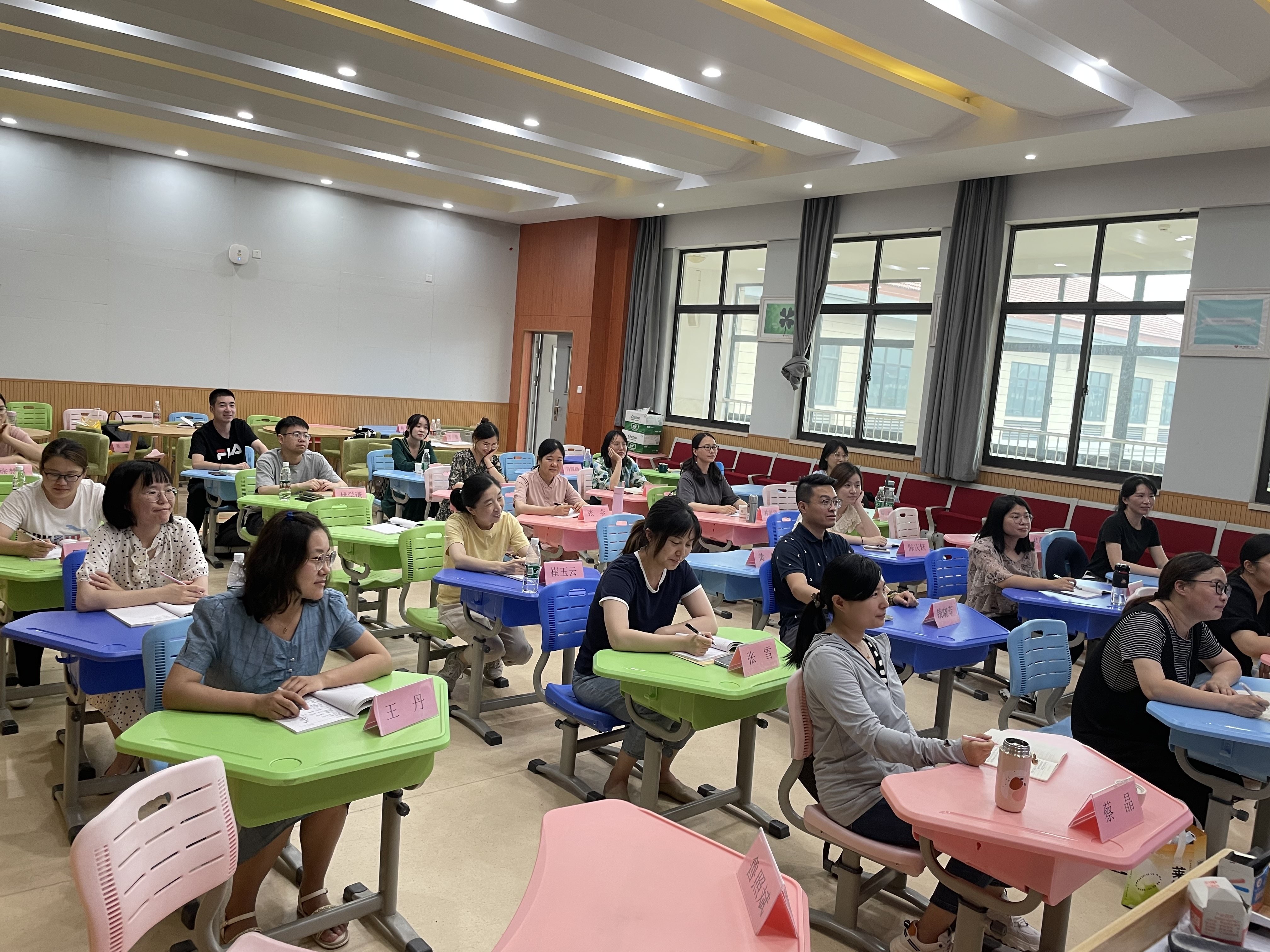 核心素养是解读道德与法治课程标准的钥匙_html_659ad537.jpg