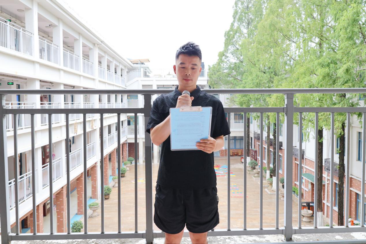 9.1开学典礼新闻稿_html_5ffe3313.jpg