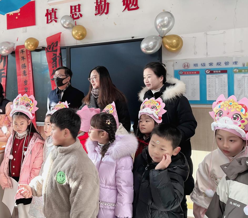 瑞蛇舞新春二年级无纸化测评报道 _html_6f2ebf7.jpg