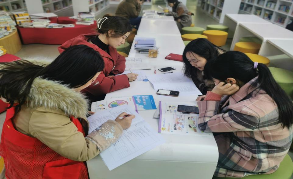 2022.2.28英语组集体备课报道_html_4128bf31.jpg