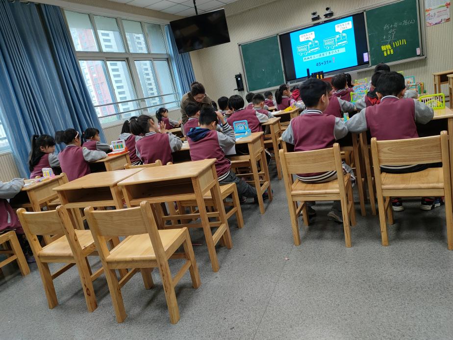 计算教学展风采 师生共学促成长_html_m508eba1.jpg