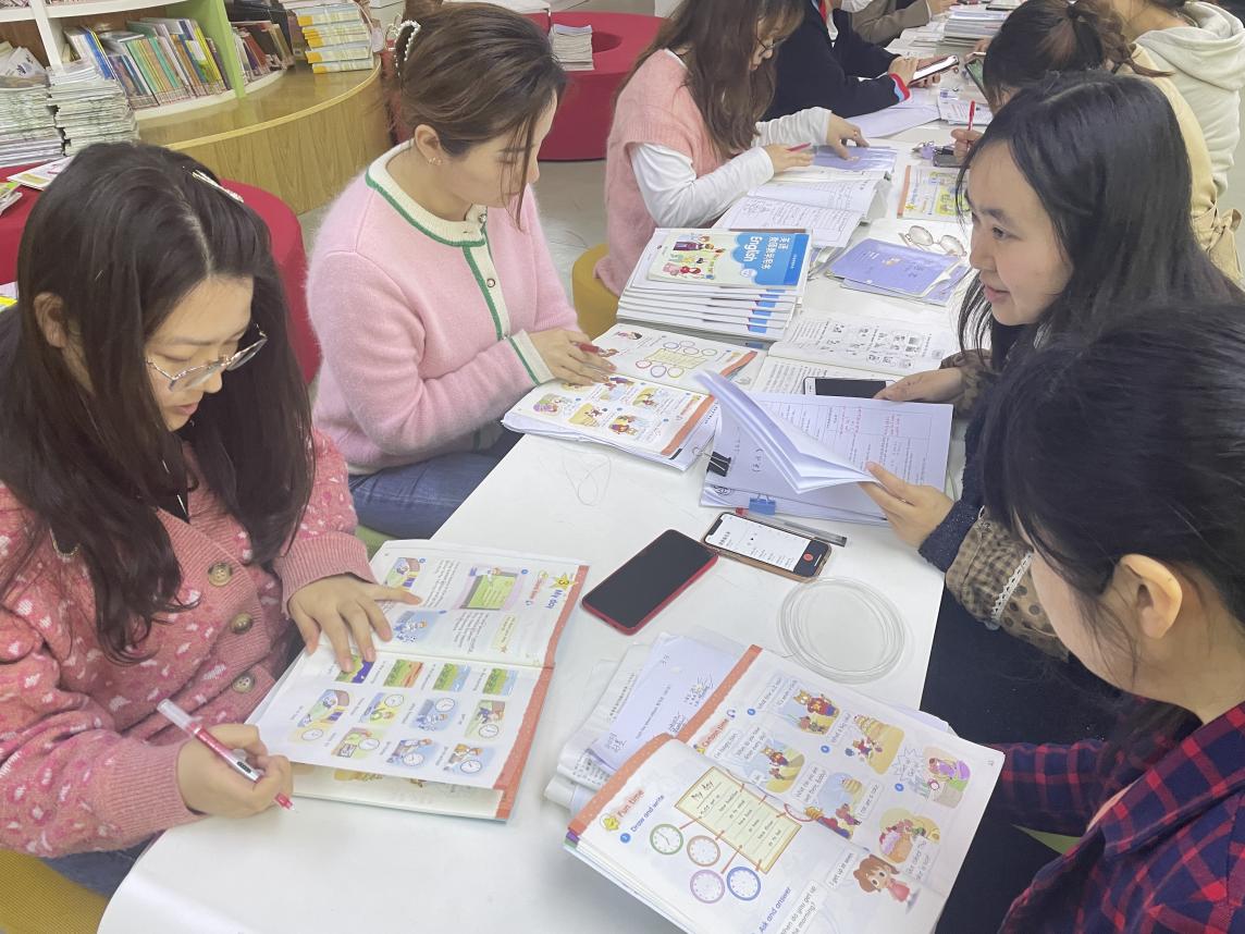 3.14 丁小英语组集体备课报道（惠金丽）_html_m2ed81a17.jpg