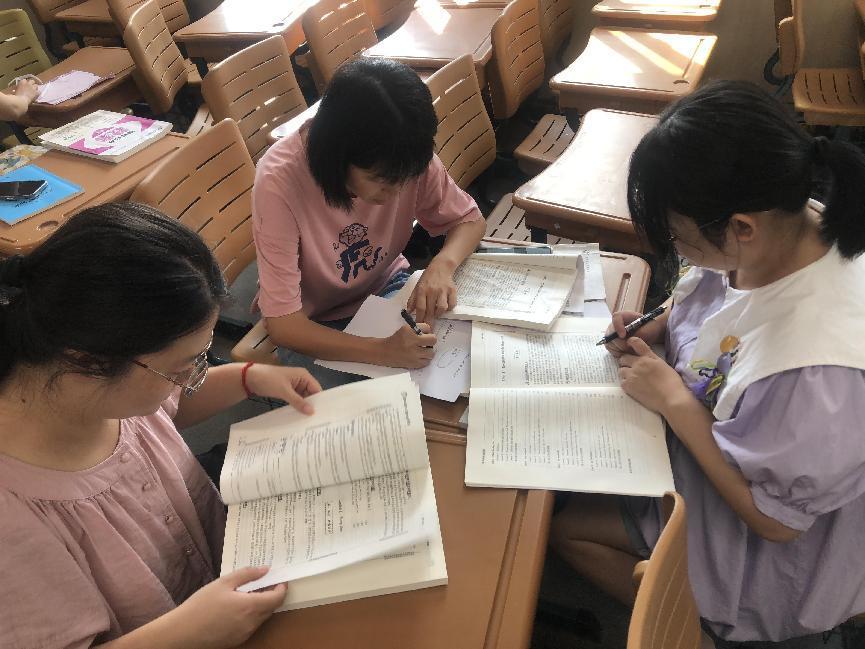 开学英语教研会报道_html_5e4ca8bc.jpg