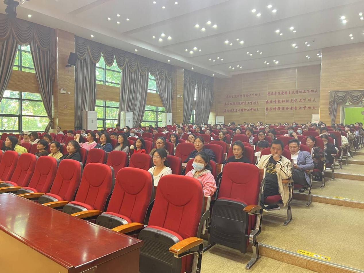 风行讲师进校园_html_6bef4e8e.jpg