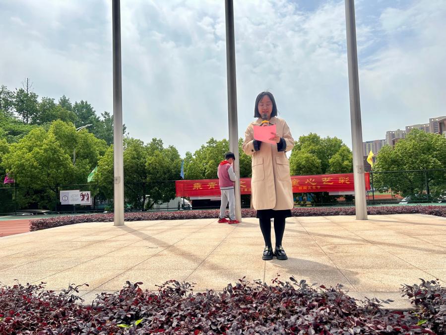 【丁香汉声·学生成长营】温馨五月天 感恩母亲节_html_59b1de69.jpg