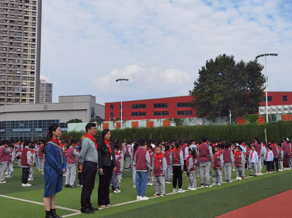 建队日系列报道_html_11e49aea.jpg