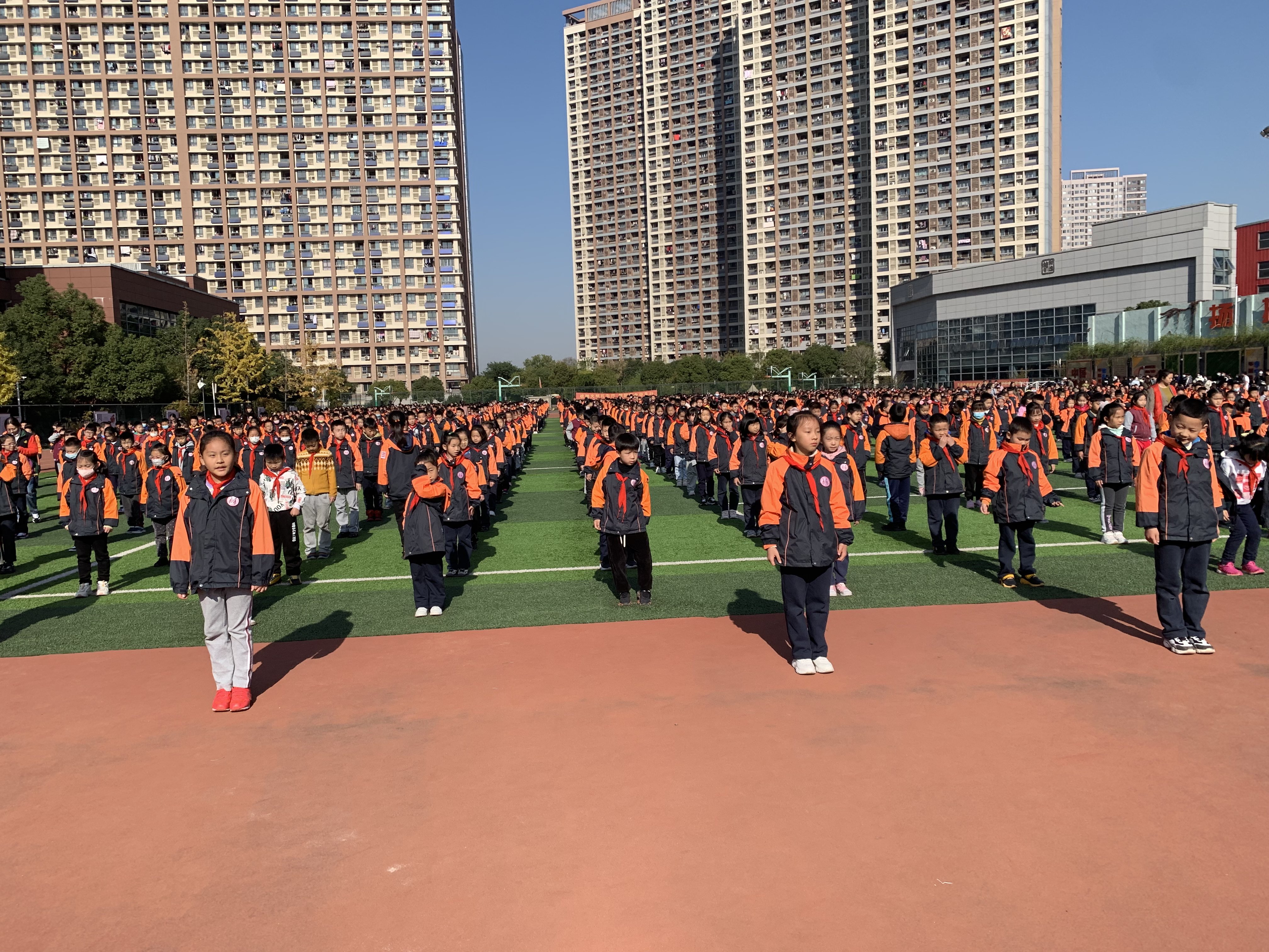 升旗仪式新闻稿11.15_html_59403d64.jpg