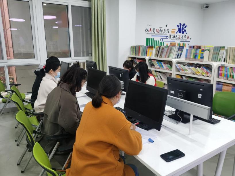3.20集体备课报道——聚集体智慧，备精彩课堂_html_12bbe62a.jpg