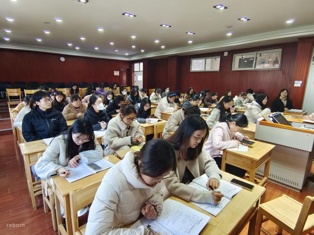 2023.11.13班主任例会报道（许思楠)_html_1f8628ef.jpg
