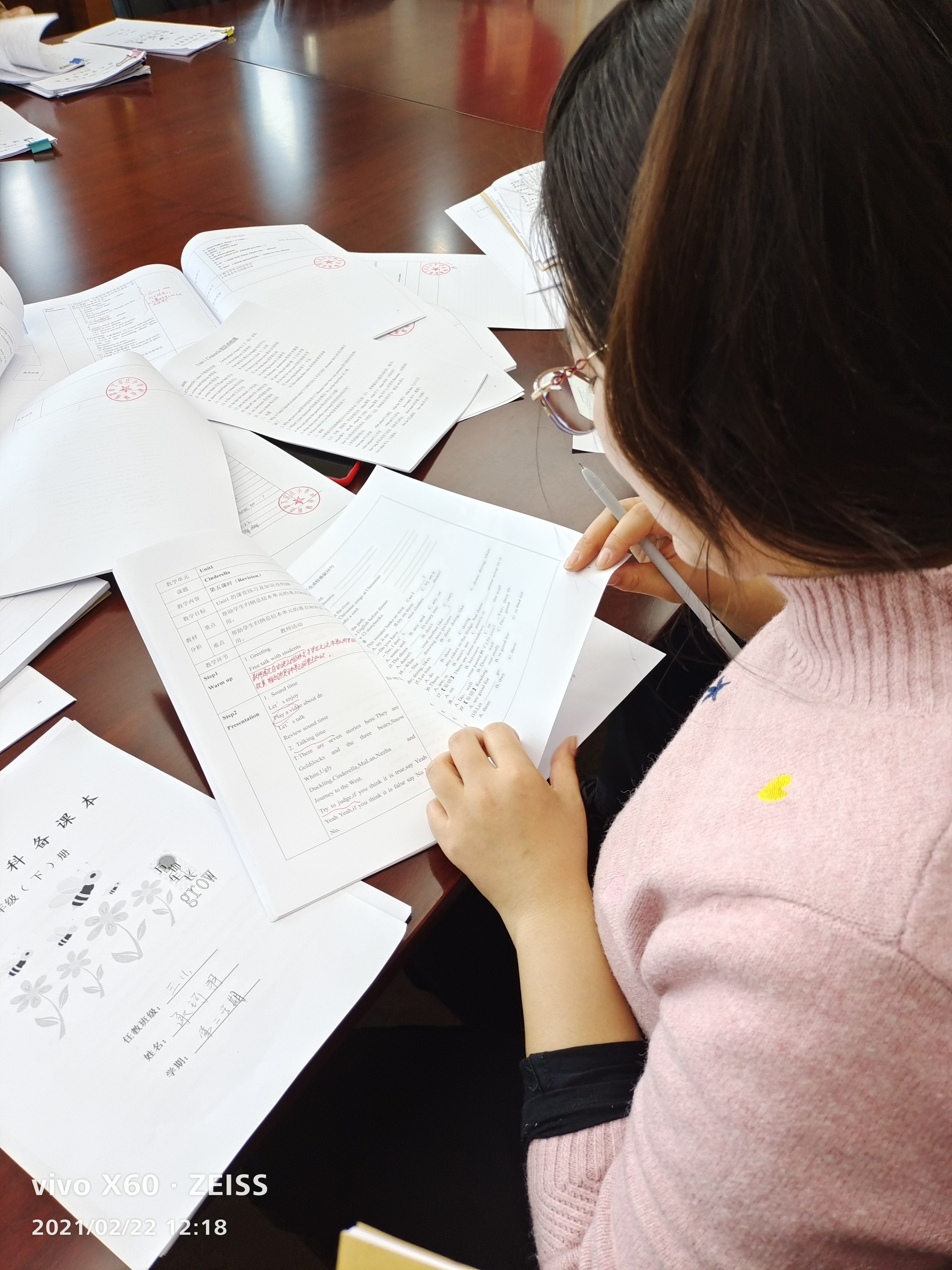 2021.2.22  备课检查报道_html_m5eb73ccc.jpg