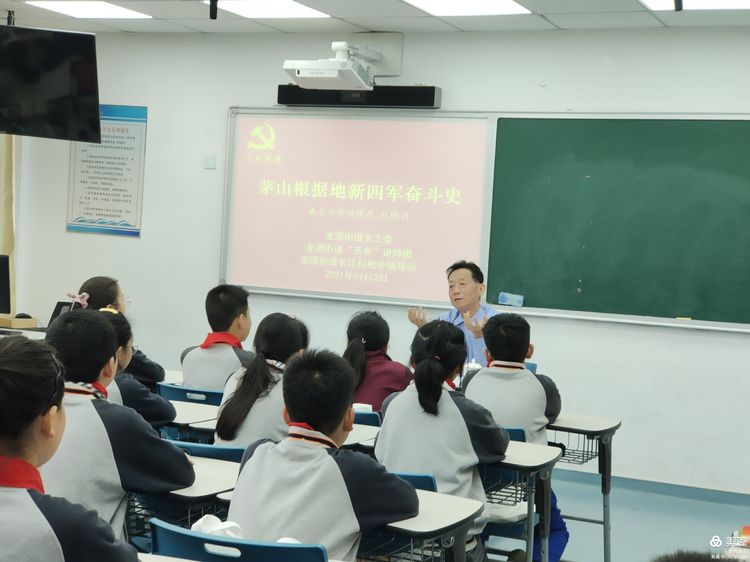 弘扬劳动精神 致敬劳模先锋_html_362da00f.jpg