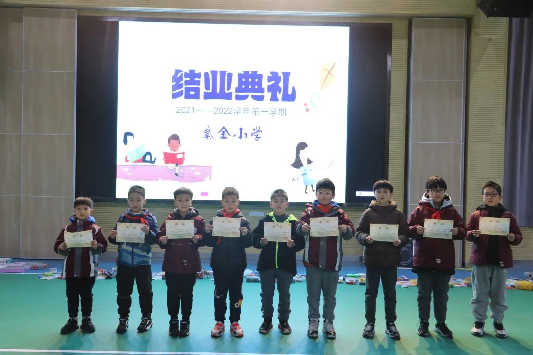 结业典礼_html_674249a7.jpg