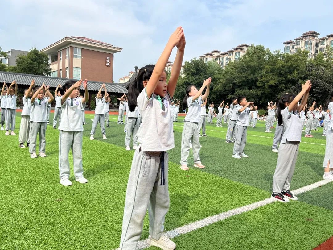 广播操_html_5df7ba64.jpg