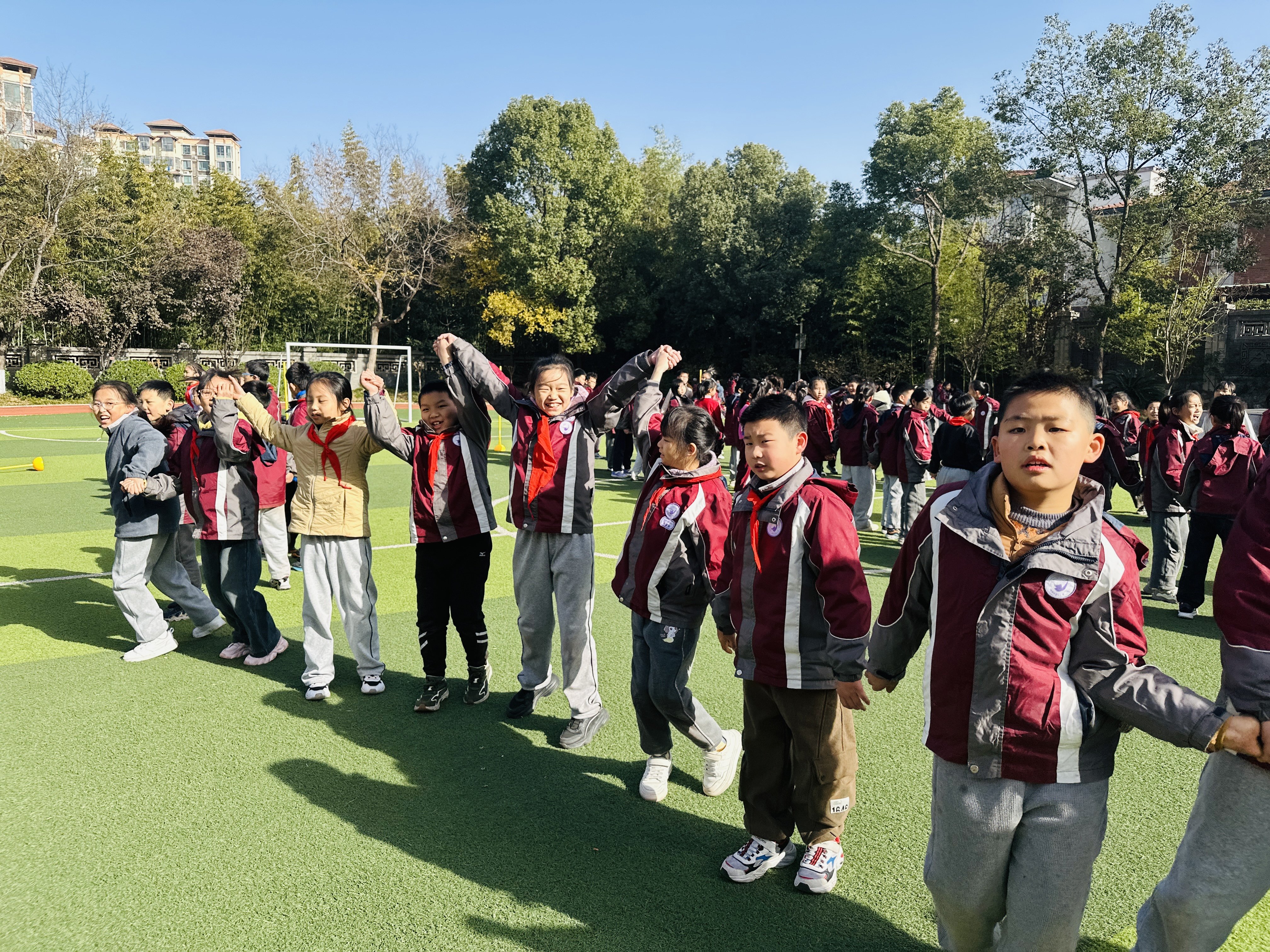 激情冬日 童趣飞扬——记紫金小学第十届冬季趣味运动会_html_m5509bcd.jpg