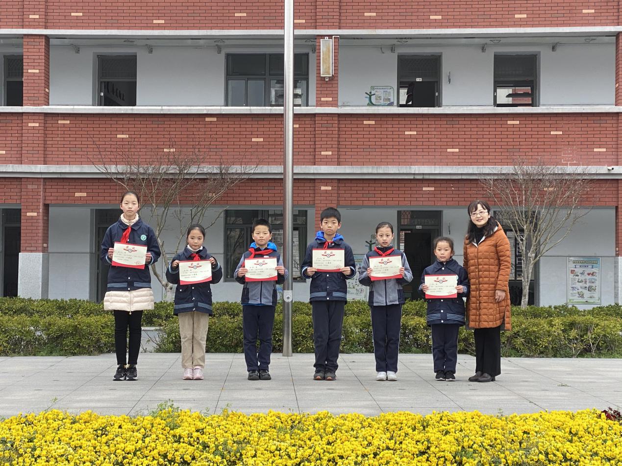 第三周升旗仪式报道_html_66ef2798.jpg