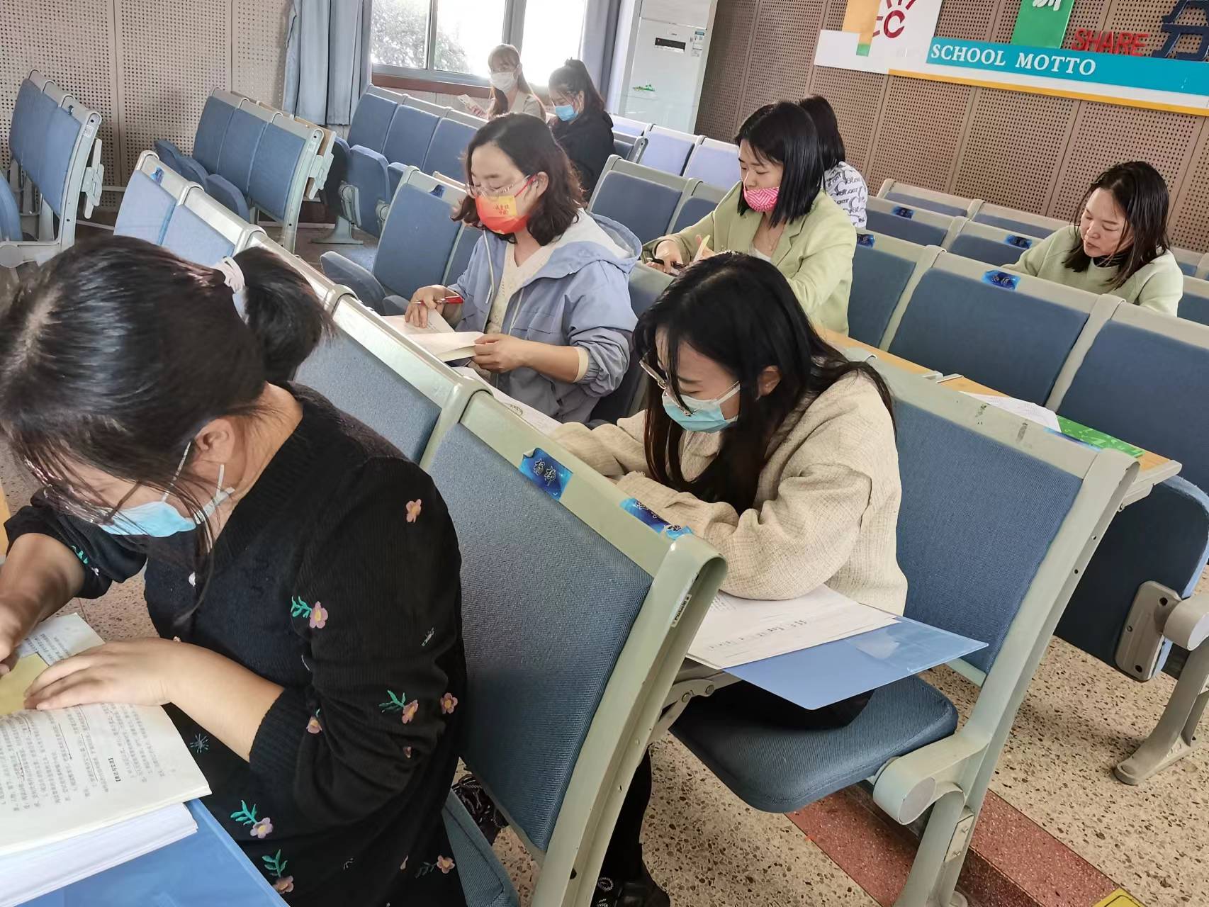 10.17语文组学新课标反思教学_html_5ff896c8.jpg