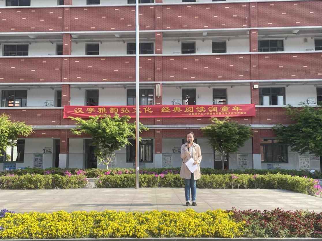 三3班升旗仪式报道(1)(1)_html_m1b5315a8.jpg
