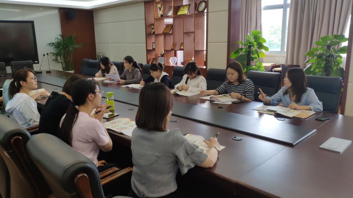 迈小英语组集体备课新闻稿_html_m684227cc.jpg