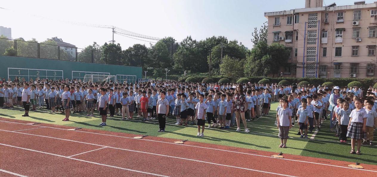 升旗仪式报道_html_m2b05a228.jpg