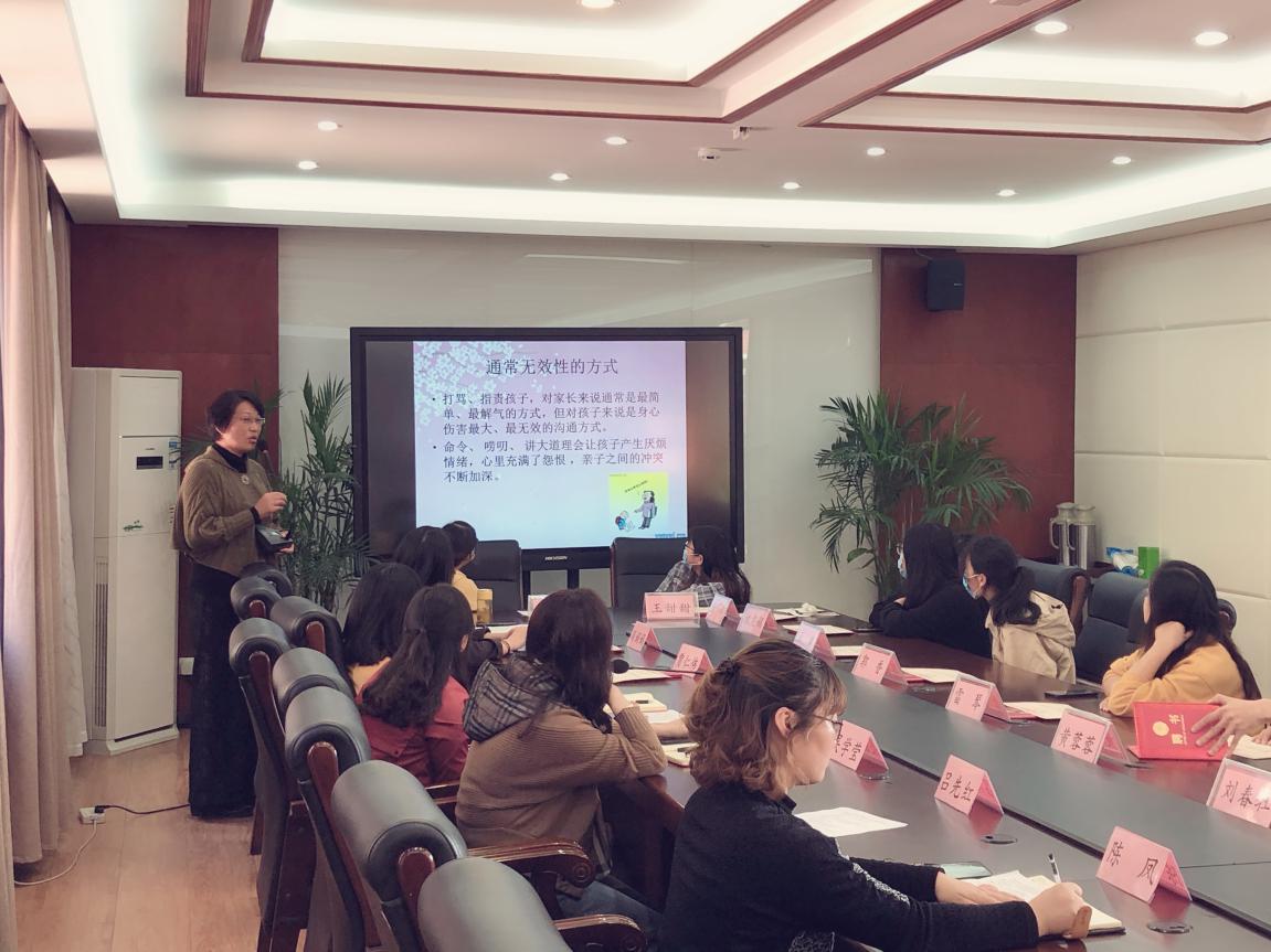 真诚沟通 共育未来校委会报道修改后1(2)_html_6dbcb86c.jpg
