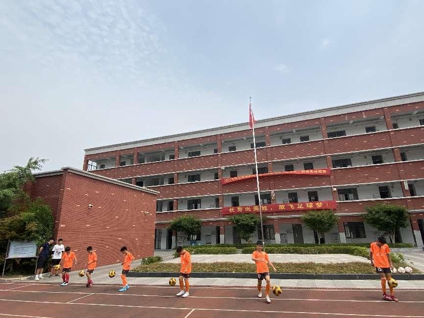 优秀尚美娃,放飞足球梦--2022年迈皋桥中心小学第七届“校长杯”班级足球联赛_html_44e01bf2.jpg