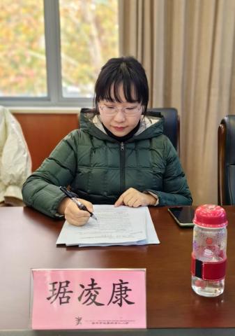 【尚美迈小·教科研】研峰登翠处 墨香染锦途 ——记栖霞区教育科学“十三五”“十四五”规划课题校级结题论证会(1)_html_68a13607.jpg
