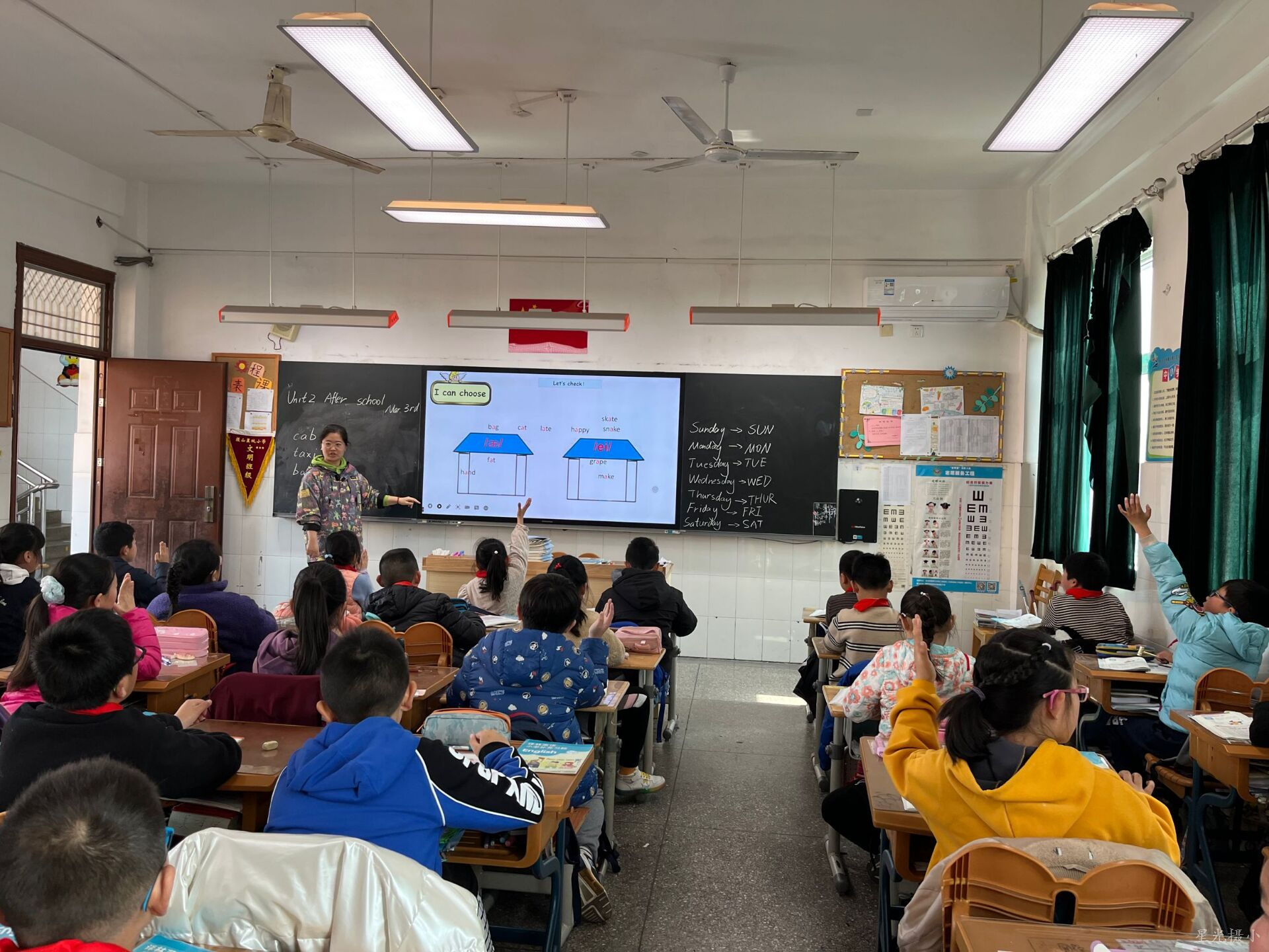 5.张挽澜老师上课.JPG