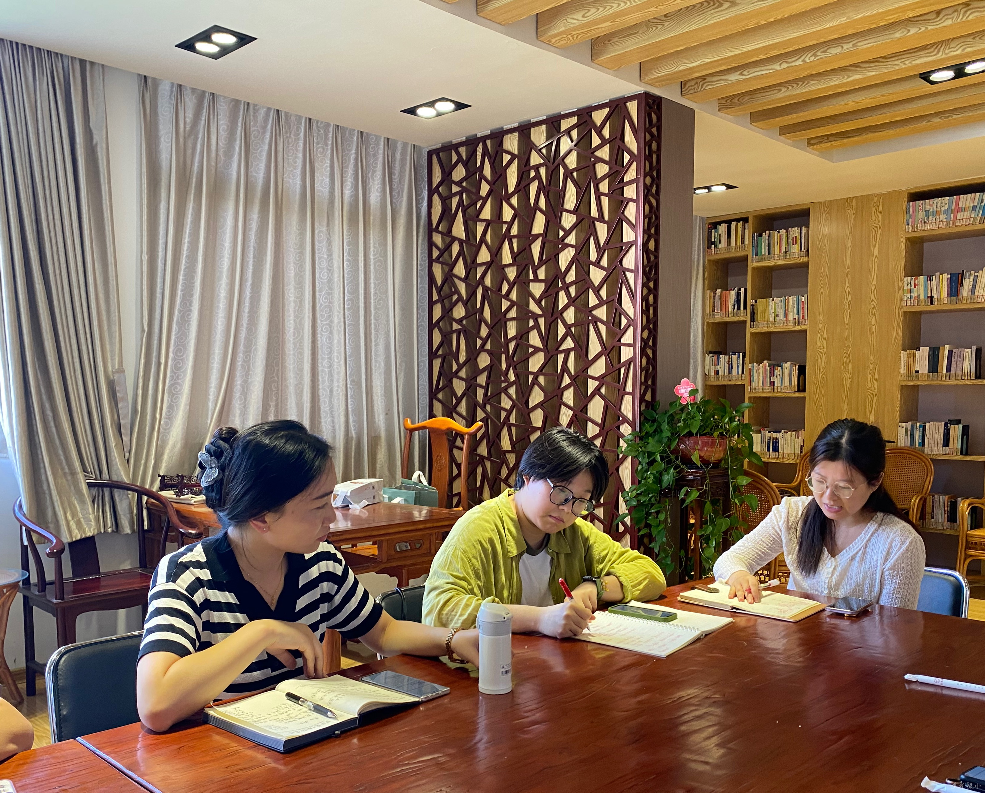 课题组成员发言.png
