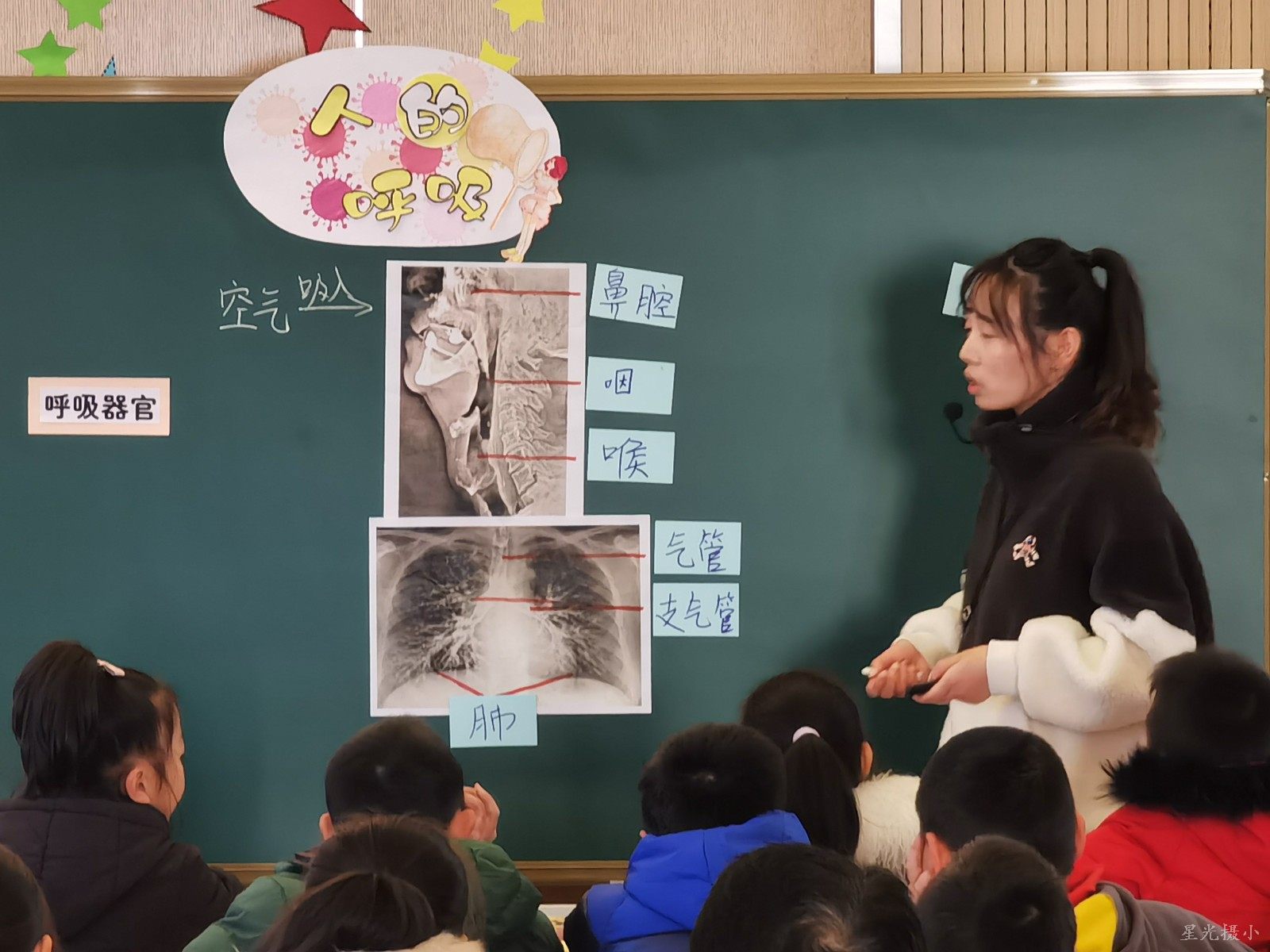 张玉佳老师上课.jpg