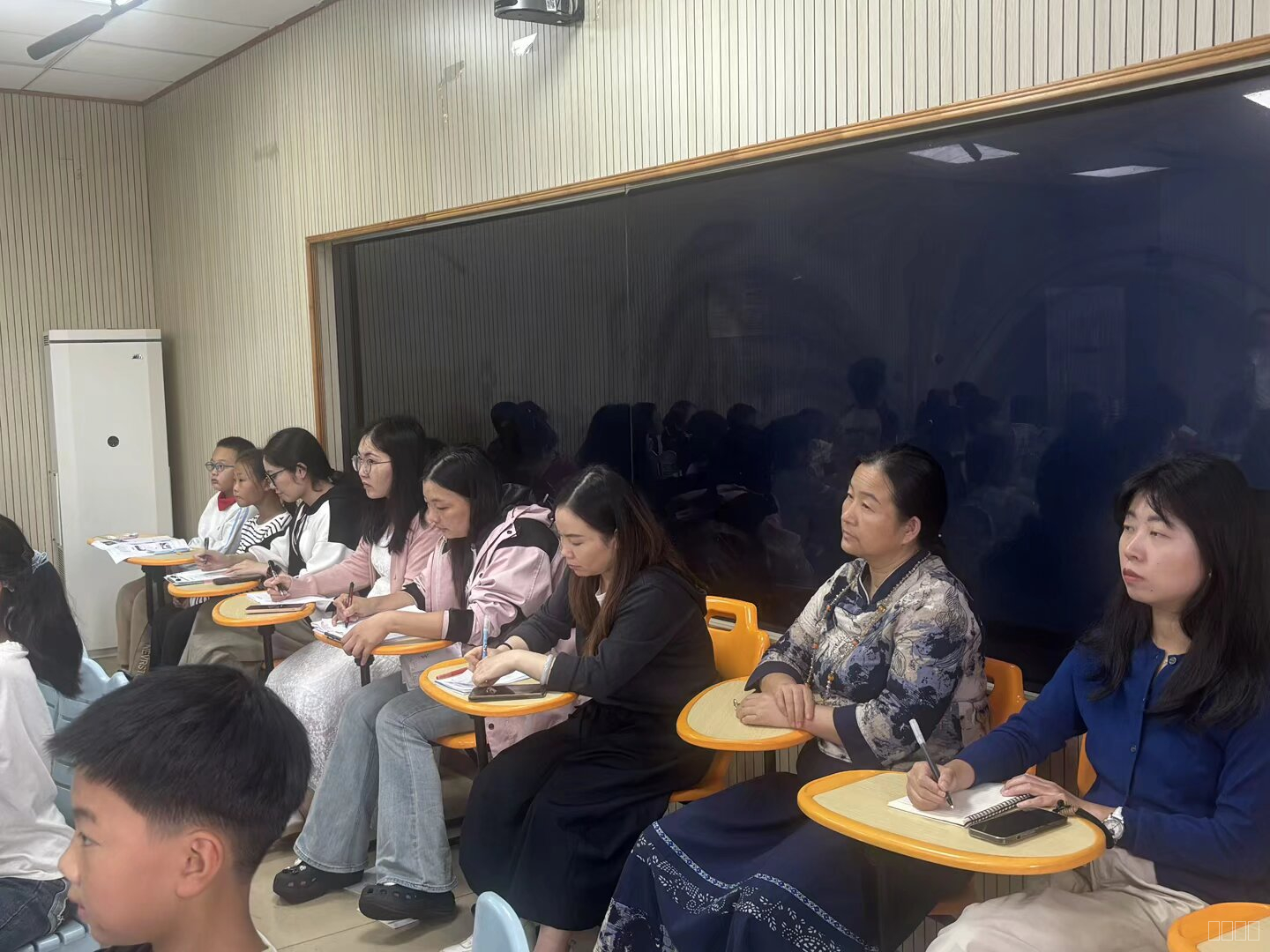 全体老师听课.jpeg 全体老师听课.jpeg