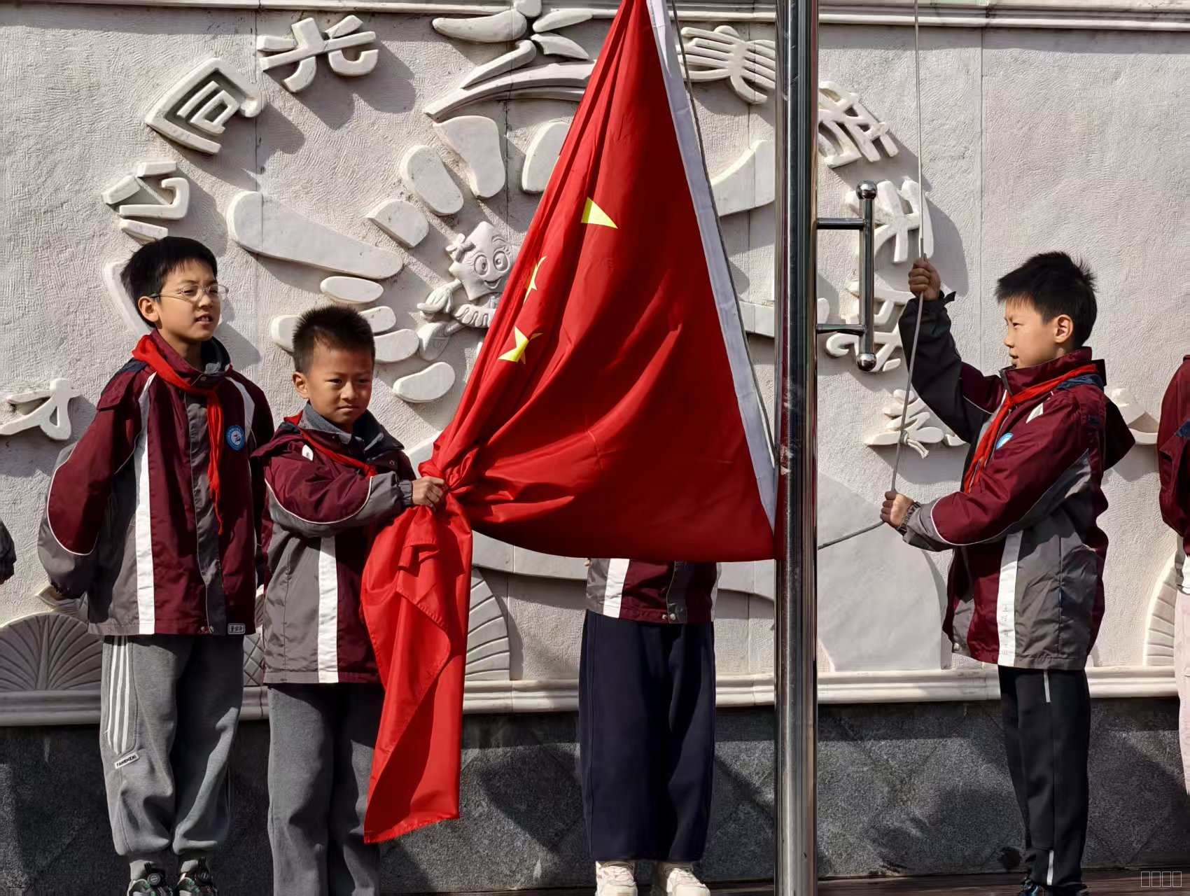 升旗仪式.jpg 升旗仪式.jpg