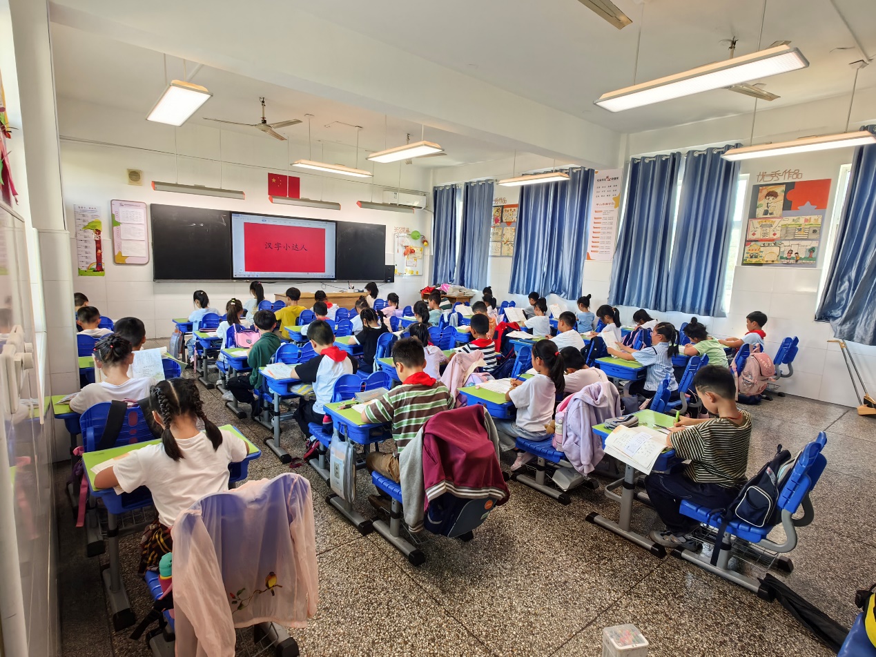 【星光摄小】品味汉字魅力  浸润书香校园_html_m222b8135.jpg
