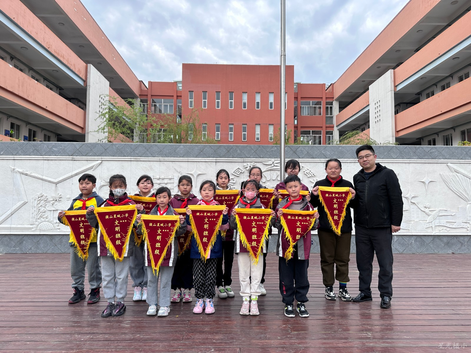 获得流动红旗班级.jpg