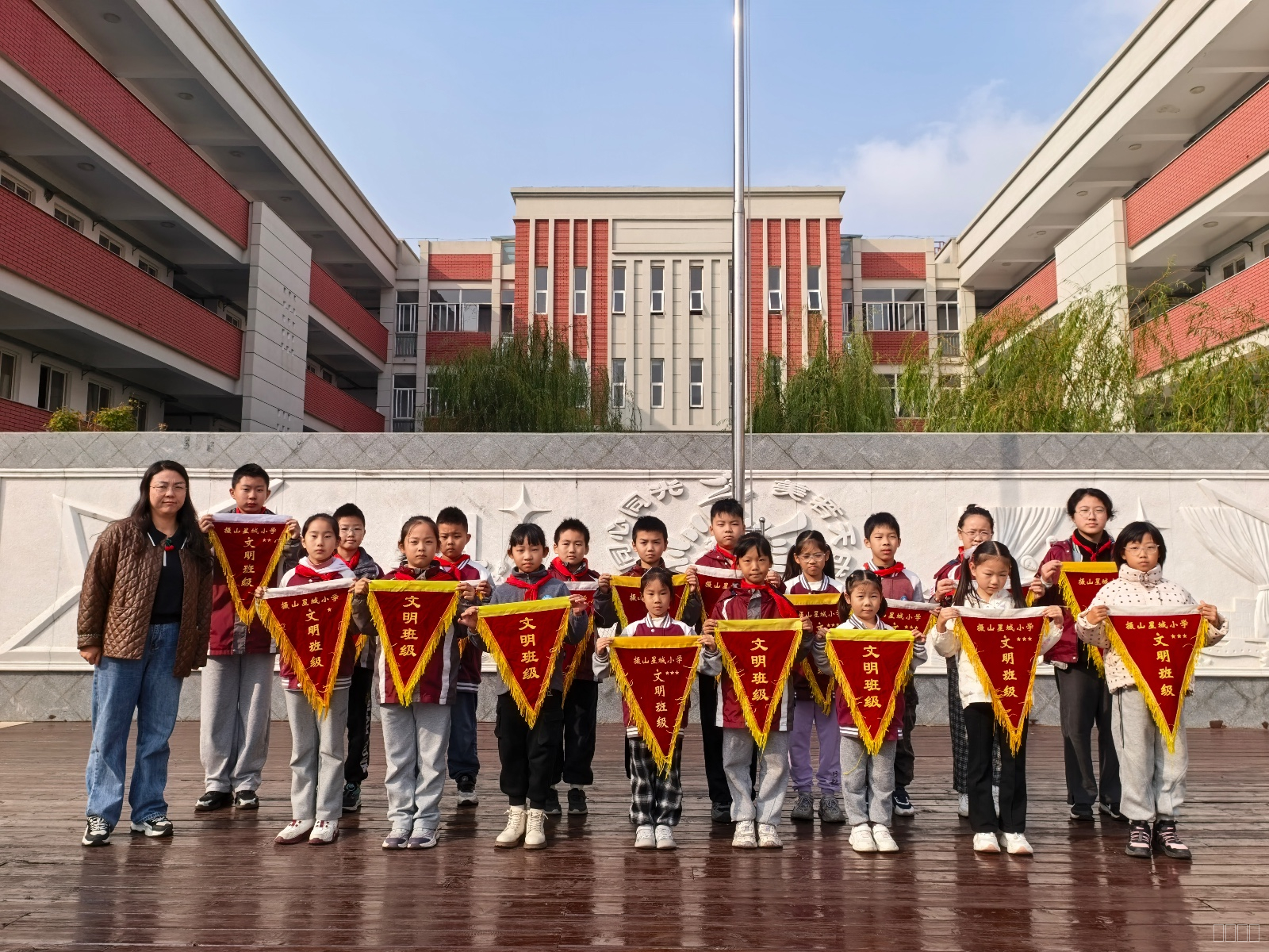 文明班级颁奖.JPG 文明班级颁奖.JPG