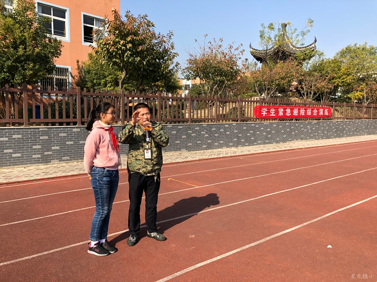 严教官点评.jpg