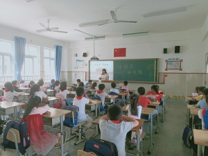 【星光摄小】让“传统”走进课堂，激发爱国热情 ——摄小天佐路校区德育主题班会报道