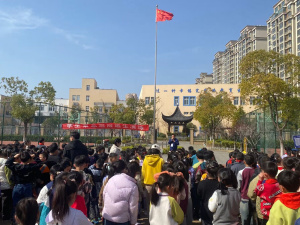 应急演练始于心 防患未“燃”始于行 ——摄山星城小学天佐路校区消防疏散演练
