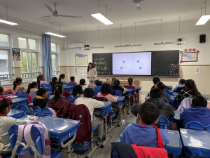 【星光摄小】“增强法治意识，构建和谐校园”——摄山星城小学天佐路校区法治班会报道