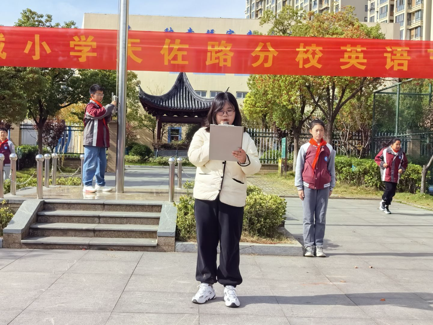 国旗下讲话刘老师.png 国旗下讲话刘老师.png