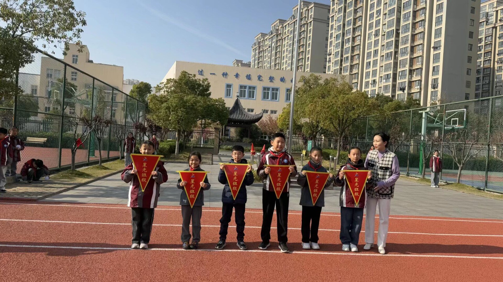 流动红旗.jpg 流动红旗.jpg