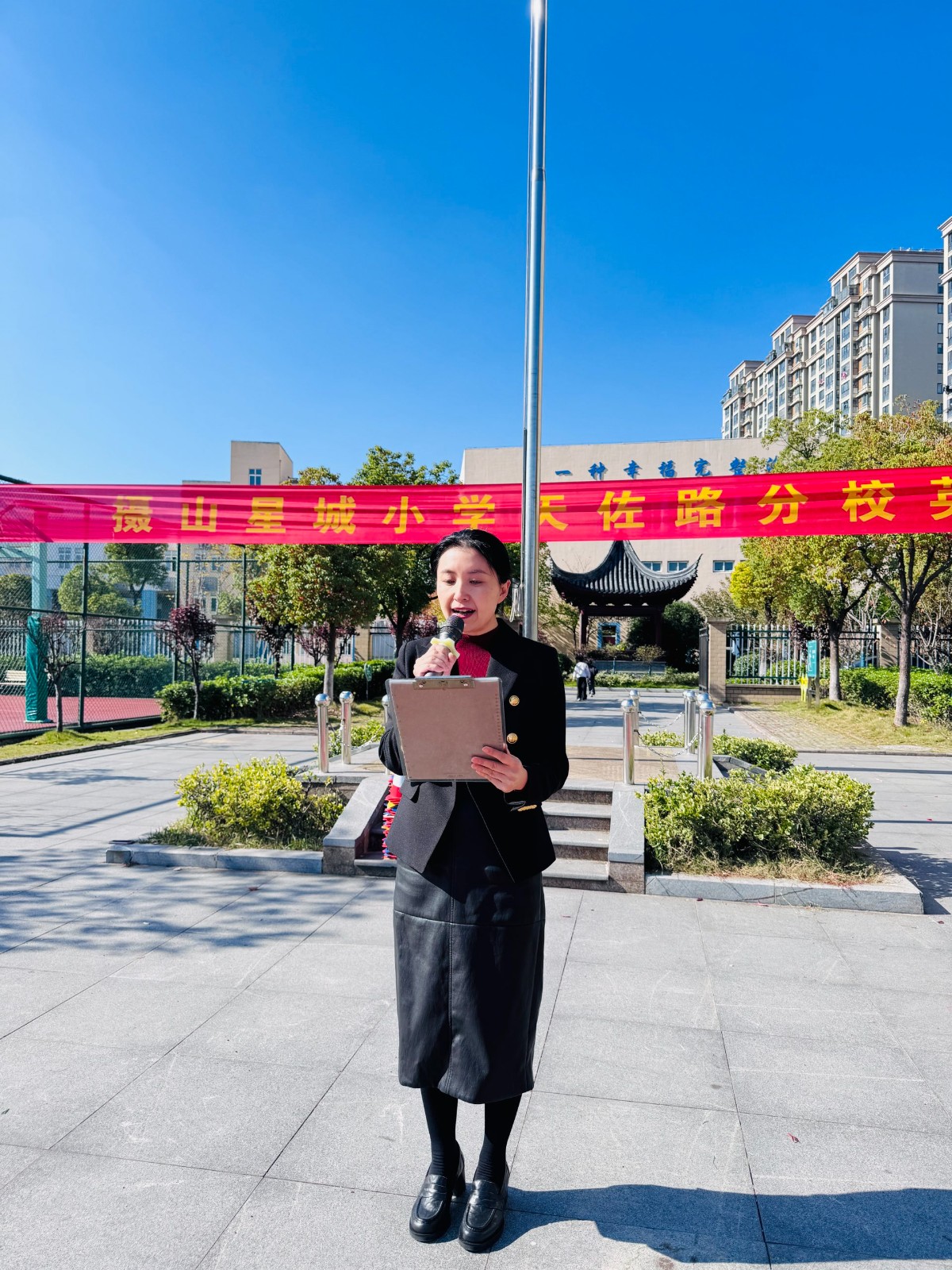 3黄曼琳校医讲话.jpg 3黄曼琳校医讲话.jpg